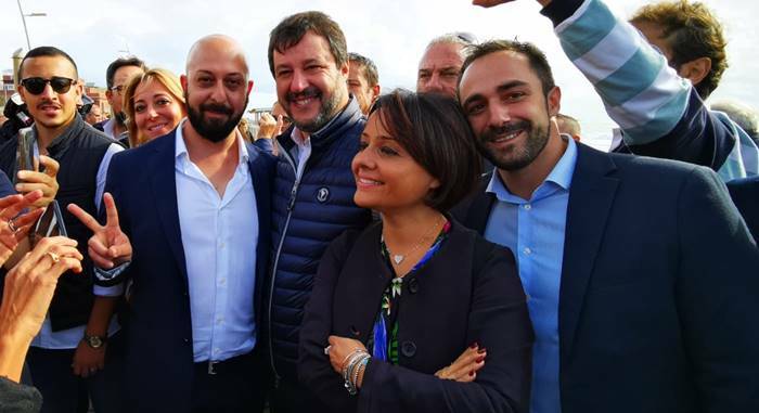 Salvini in visita a Ostia attacca la Raggi: “Fai altro nella vita” – VIDEO