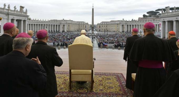Papa Francesco: “I laici danno l’humus alla crescita della fede”