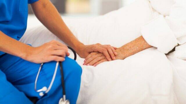 Mancano infermieri per l’assistenza domiciliare, Fnopi: “Ne servono subito 6mila”