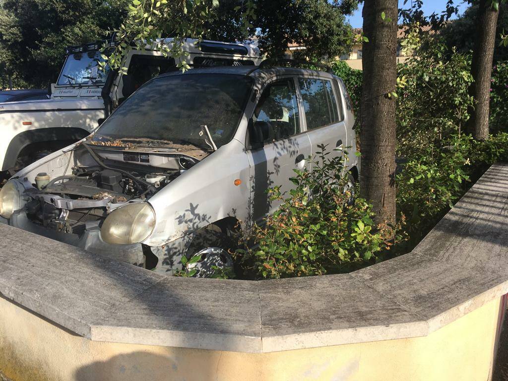 Fiumicino, auto abbandonate trasformate in discariche – LA MAPPA