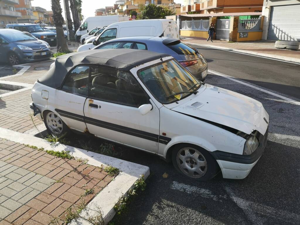 Fiumicino, auto abbandonate trasformate in discariche – LA MAPPA