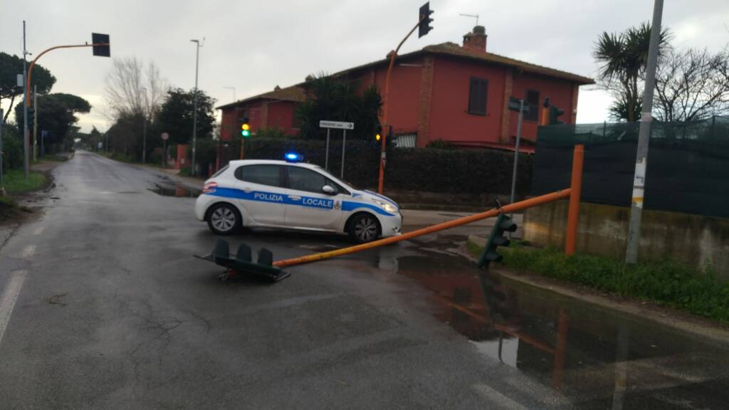 Maltempo a Fiumicino: oltre 50 gli interventi di Polizia locale e Protezione Civile