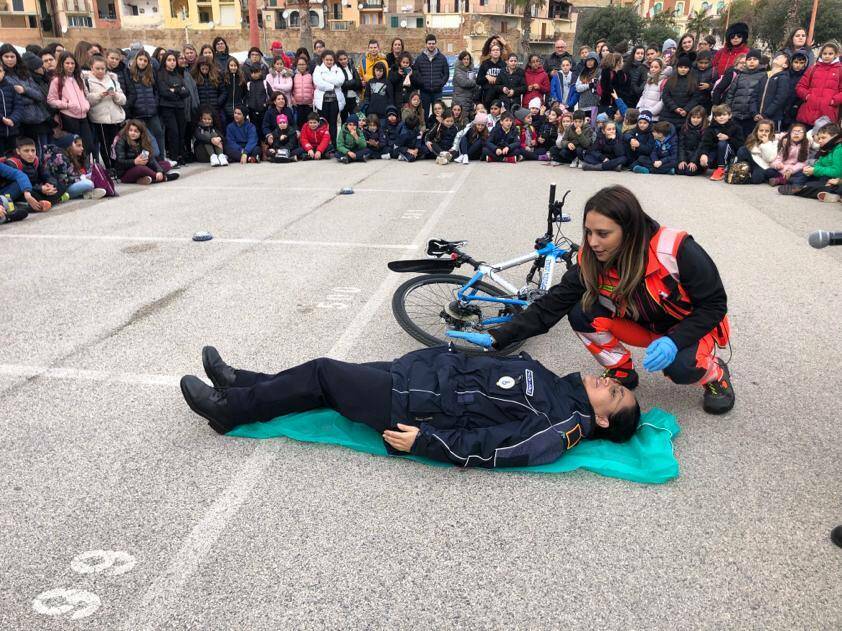 Bagno di folla a Nettuno per le dimostrazioni delle Forze dell’Ordine