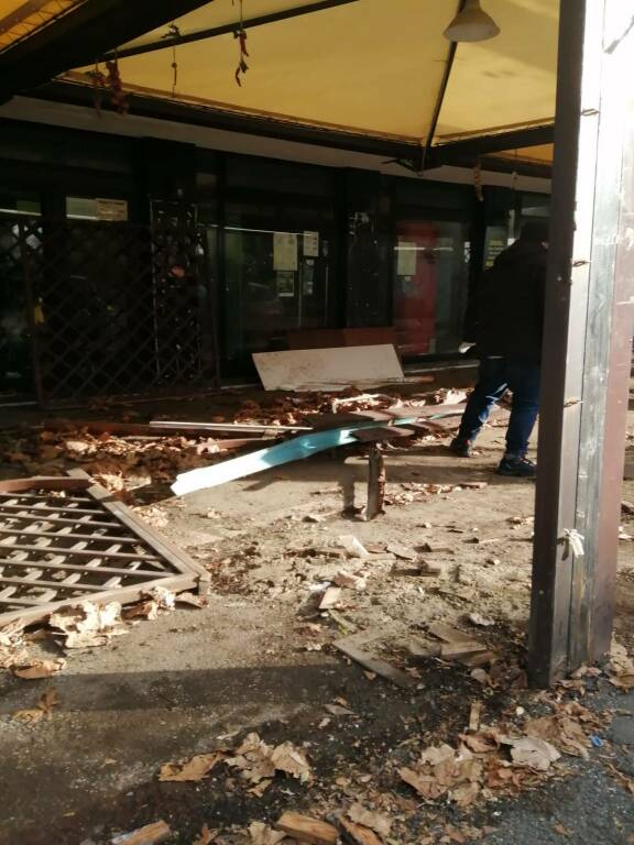 Ostia, demolizione irregolare al bar Pino bloccata dai vigili