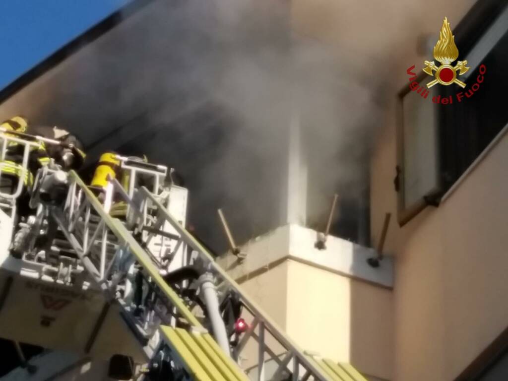 Civitavecchia, incendio in un’abitazione: paura a san Liborio