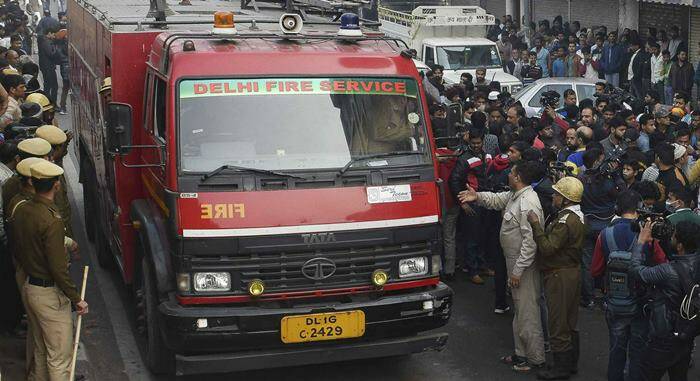 Incendio al mercato di New Delhi: oltre 40 i morti