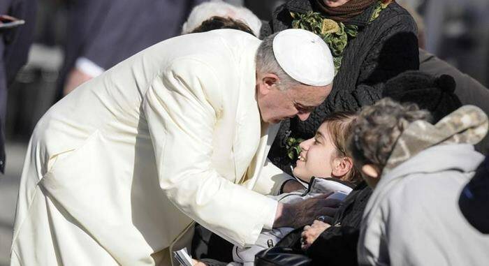 Disabili, il Papa: “Basta pregiudizi e barriere, rendiamo più umano il mondo”