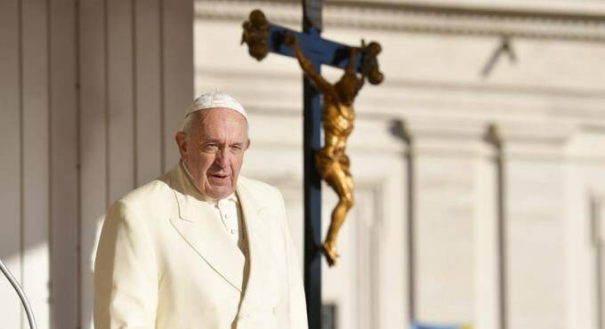 Papa Francesco contro maghi e cartomanti: “Fede in Cristo e magia sono incompatibili”