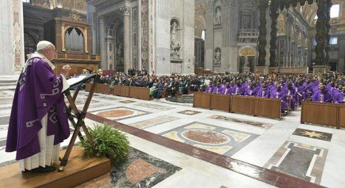 Messa in rito zairese in San Pietro, il Papa: “Il consumismo è un virus che intacca la fede alla radice”