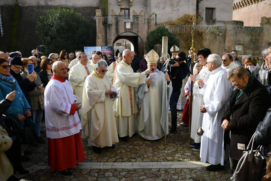 Messa solenne a Santa Severa: riaperta la chiesa del Castello