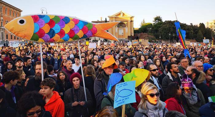 “Roma non si Lega”, le sardine riempiono piazza San Giovanni: “Siamo i partigiani del 2020”