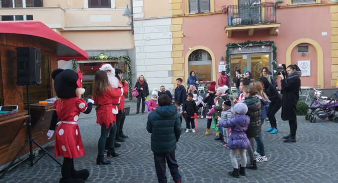 Cerveteri, in Piazza Risorgimento arrivano Babbo Natale e il “Princess Show”