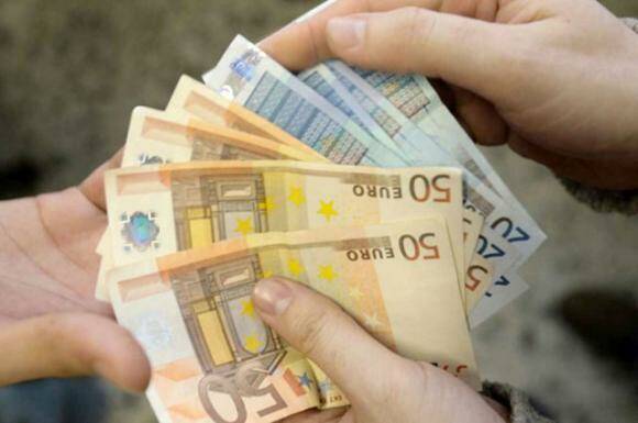Coronavirus, Patuanelli: “Sospensione dei mutui bancari, dei tributi e delle bollette in tutta Italia”