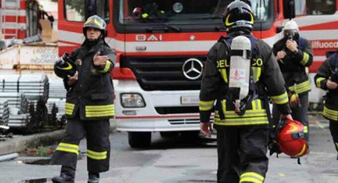 Santa Marinella, incendio di sterpaglie al Maragone: bruciati tre ettari