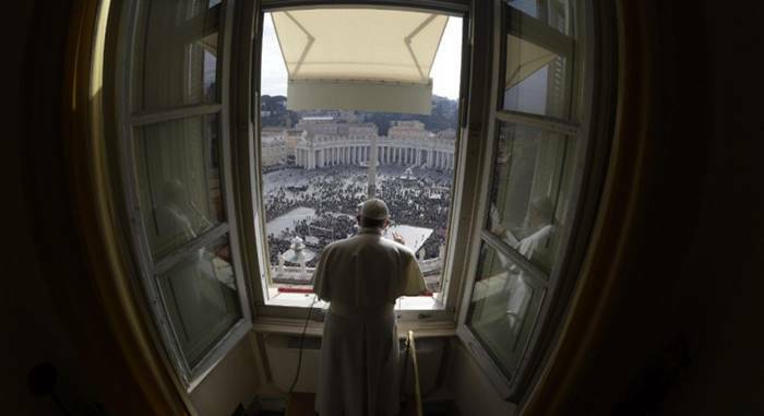 Coronavirus, il Papa non si affaccia in piazza San Pietro: Angelus e Udienza in diretta streaming
