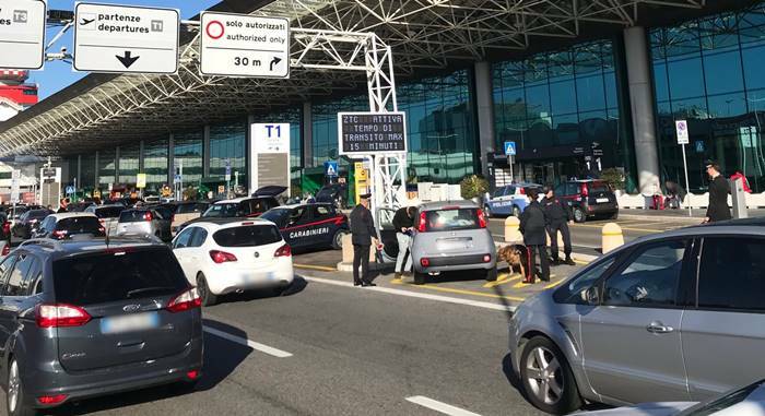 Furti duty-free shop dell’aeroporto di Fiumicino, denunciati tre passeggeri