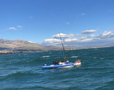 Mare mosso e vento forte: 2 velisti minorenni salvati dalla Guardia costiera di Gaeta