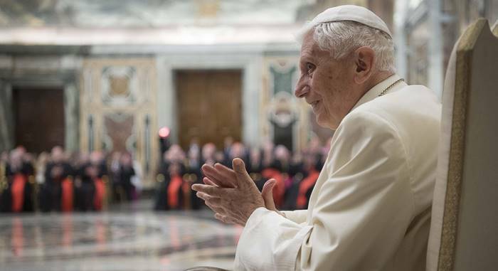 Celibato dei preti, Ratzinger smentisce: non ho scritto un libro col cardinale Sarah