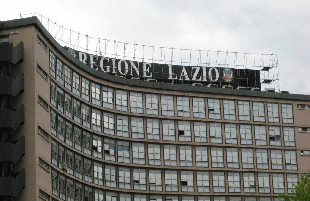 Regione Lazio, M5S: “Ok a riuso degli immobili privati per emergenza casa”