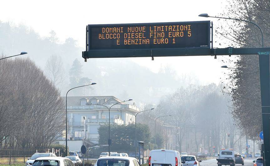 Smog, M5S a Zingaretti: “Il Piano Qualità dell’Aria è ancora lettera morta”