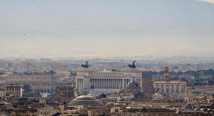 Roma, è allarme smog: il 18 febbraio stop alle auto diesel Euro 4 e Euro 3 benzina
