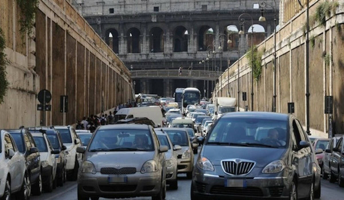 Roma, il 20, 21 e 22 febbraio stop ai veicoli inquinanti in Fascia verde: chi può circolare