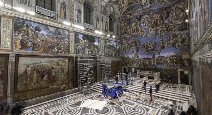 Dopo 400 anni tornano nella Cappella Sistina i dieci arazzi di Raffaello