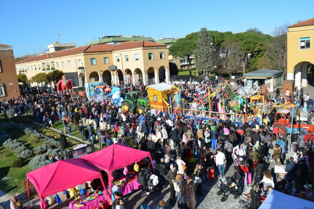A Pomezia il falò di Re Carnevale chiude i festeggiamenti