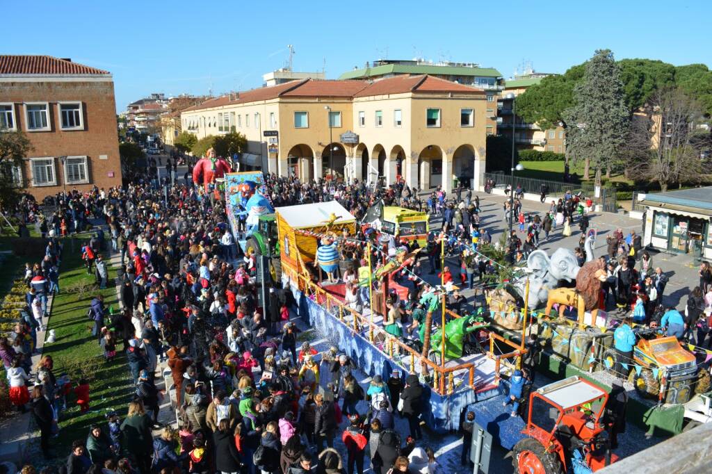 A Pomezia il falò di Re Carnevale chiude i festeggiamenti