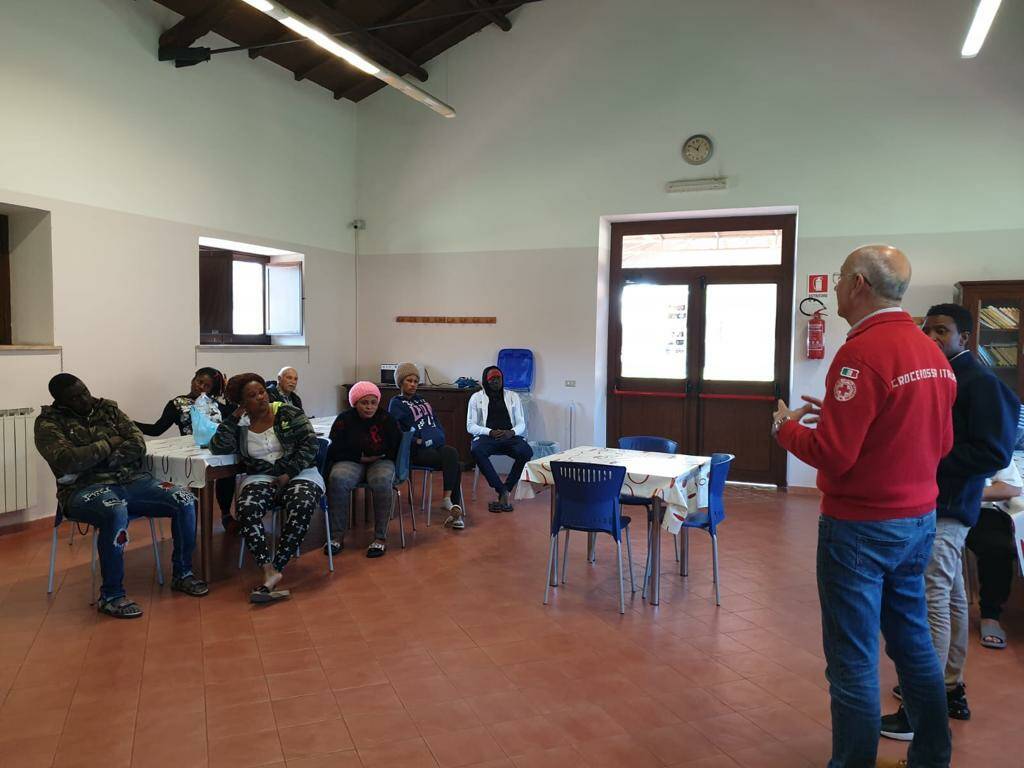 Coronavirus: la Cri di Fiumicino incontra gli ospiti del centro di accoglienza per rifugiati e richiedenti asilo, “Il Fontanile”