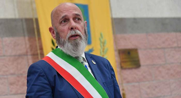 Coronavirus, a Civitavecchia il sindaco Tedesco sospende i parcheggi a pagamento