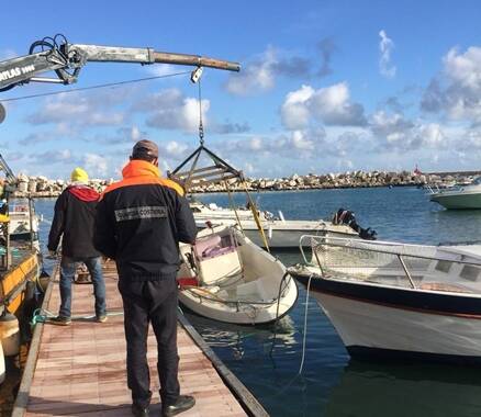 Fa manutenzione alla propria barca inquinando il mare di Formia, sanzionato