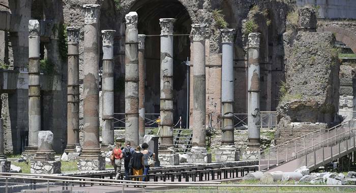 Il Foro Romano stupisce ancora: scoperto il “sepolcro di Romolo”