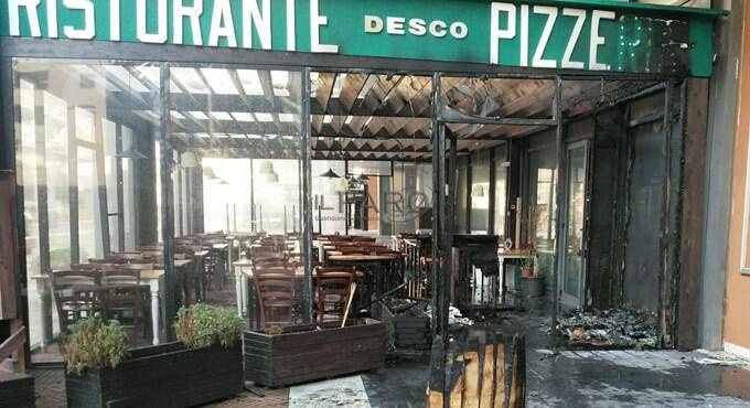 Fiamme a Parco Leonardo, incendio all’alba al ristorante Desco