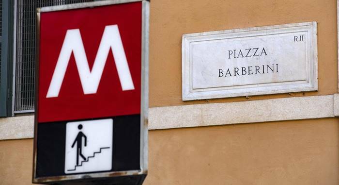 Roma: dopo quasi un anno riapre la metro Barberini, ma solo in uscita