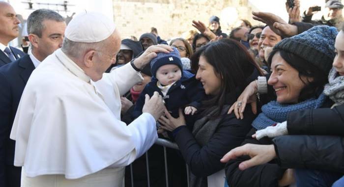 Papa Francesco: “La guerra è una pazzia alla quale non ci possiamo rassegnare”