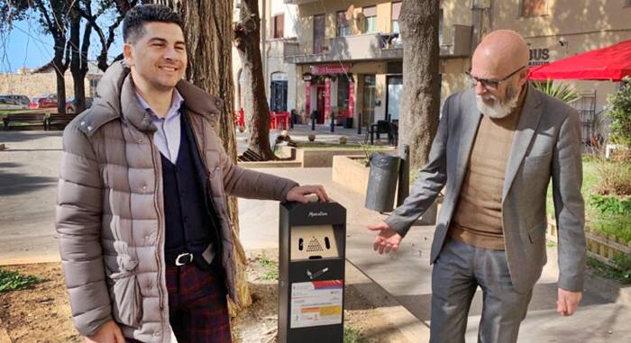 Civitavecchia, al via la campagna “Zero mozziconi”: installati 56 portacenere nelle vie della città