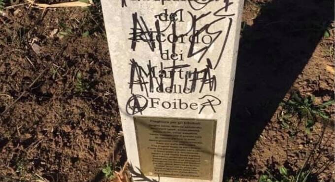 Pomezia, vandalizzato il ceppo in ricordo dei martiri delle foibe