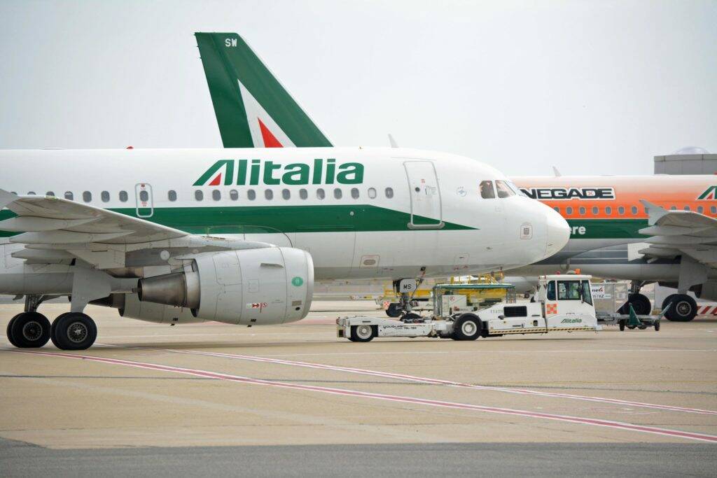 Alitalia, nuova cassa integrazione per quasi 7mila dipendenti: firmato l’accordo