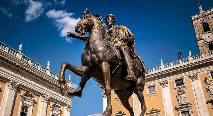 Roma, il Campidoglio abolisce il pagamento del canone per gli operatori di car sharing