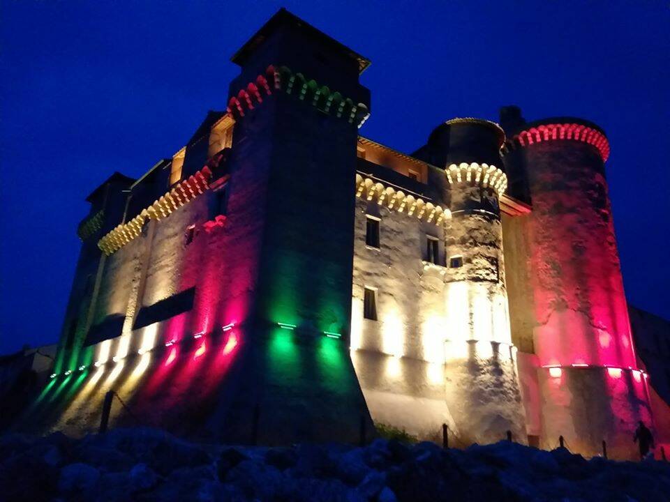Coronavirus, il Castello di Santa Severa si illumina con il tricolore italiano