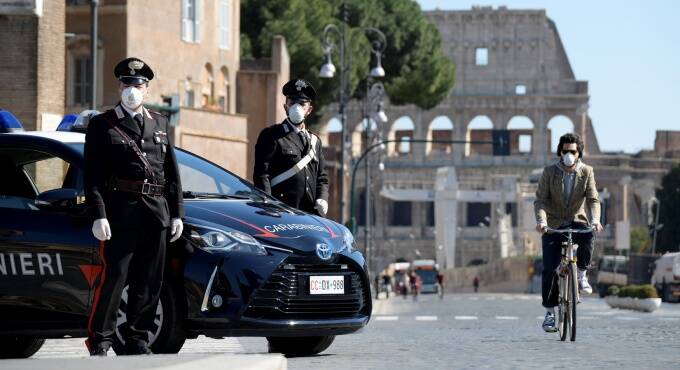 Roma, borseggiatori sudamericani in azione nel centro storico: due arresti
