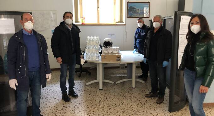 Coronavirus, donate alla Polizia Locale di Nettuno 200 mascherine e igienizzanti