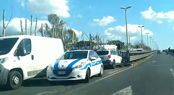 Fiumicino, incidente fra 5 auto su via dell’Aeroporto: interviene l’eliambulanza