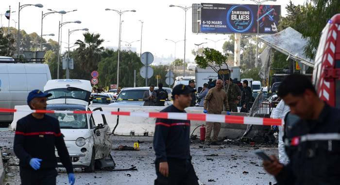 Tunisi, kamikaze si fa esplodere vicino all’ambasciata Usa