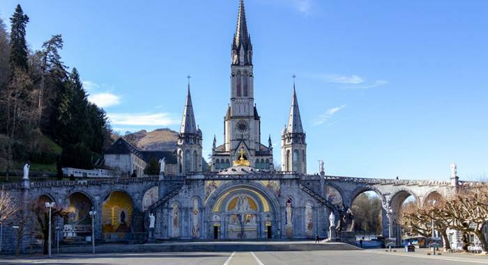Coronavirus, chiude anche il santuario di Lourdes