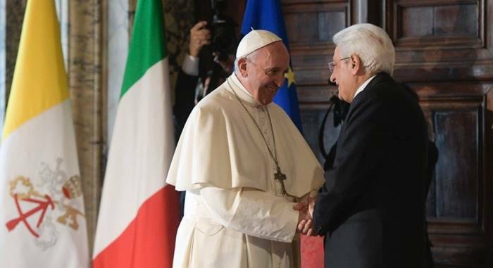 Mattarella al Papa: “Il Suo appello alla fraternità una bussola per tutte le Istituzioni”