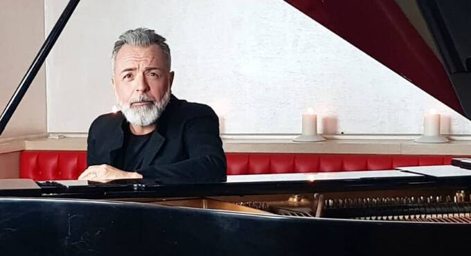 Il cantautore Maurizio Martinelli in concerto con il nuovo singolo “Menomale”