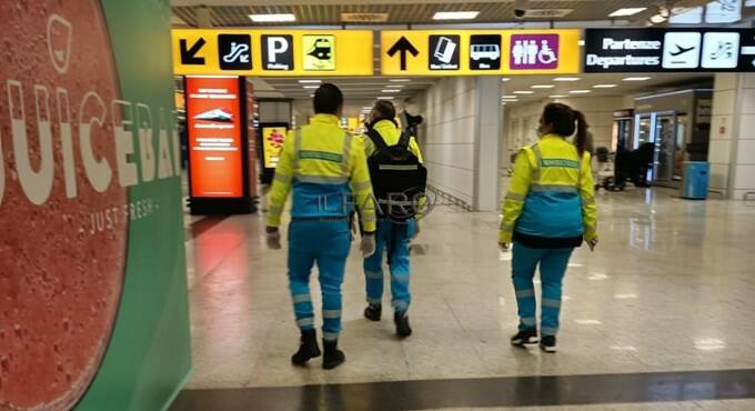 Senza dimora in aeroporto, la sopravvivenza al tempo del coronavirus