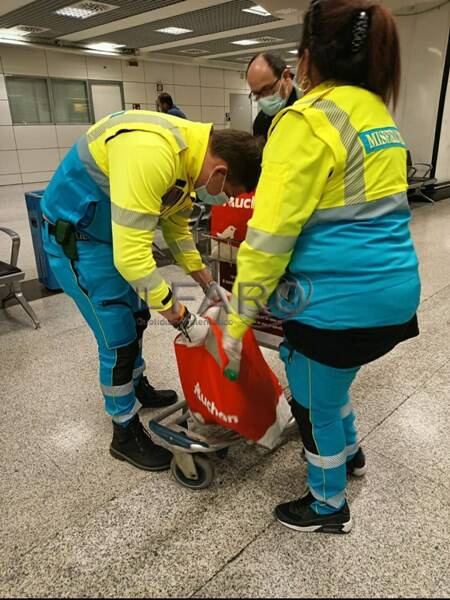 Senza dimora in aeroporto, la sopravvivenza al tempo del coronavirus